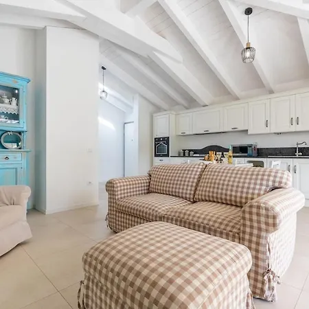 Casa Helos - *